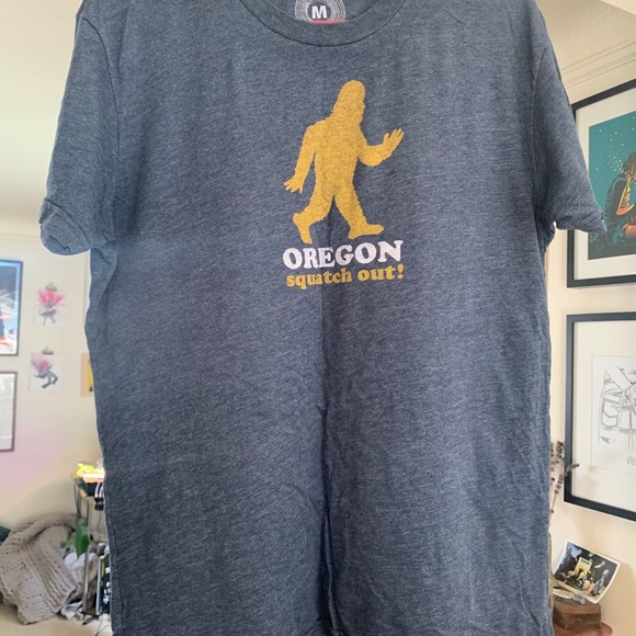 Oregon Squatch Out! Men’s Tee - Picture 2 of 3
